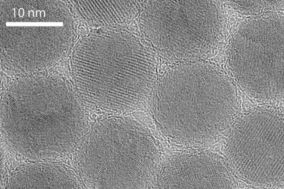 High resolution transmission electron microscope image of the iron oxide nanoparticles, immersed in oleic acid